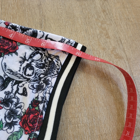 Fresh Prince of Bel-Air Skulls & Red Roses Size Small - Picture 6 of 6